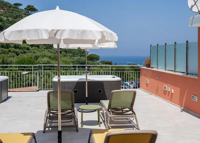 Futura Funky House - De Vivo Realty Apartment *